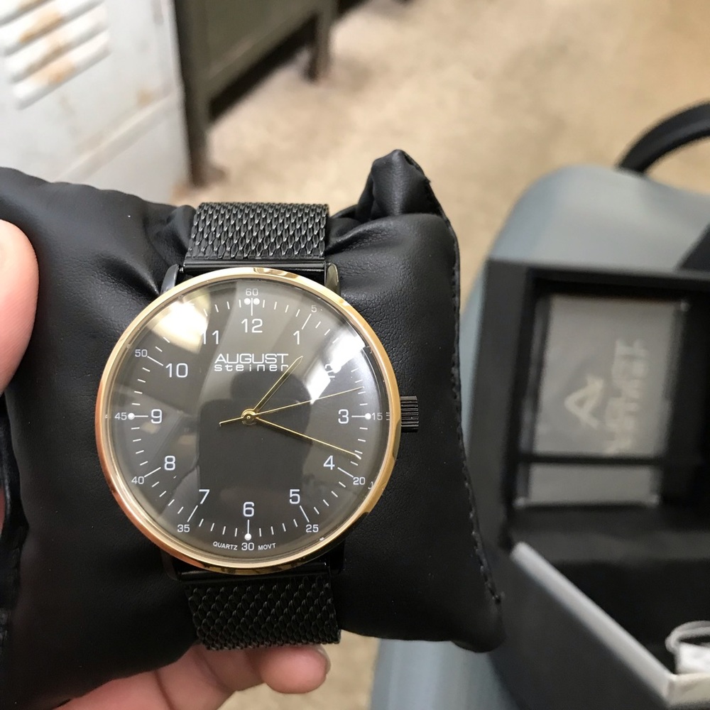 August Steiner black and gold watch - Picture 5 of 6